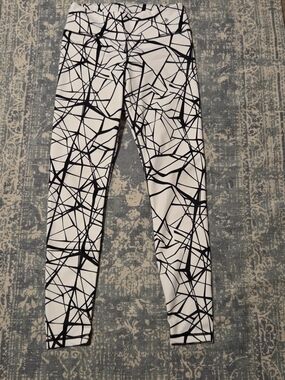 White & Black Geometric Print Leggings - Womens Medium By Compressionz